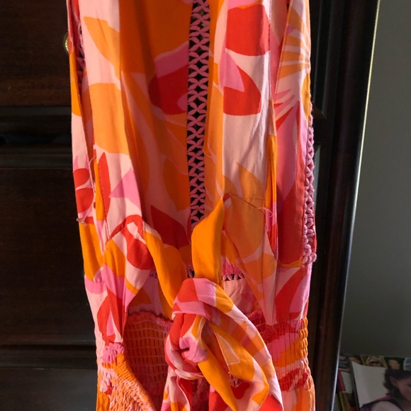 Vibrant Backless Dress - Picture 5 of 5